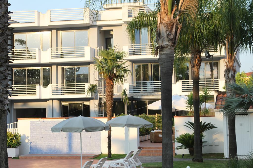 Hotel Barbarella Джульяно-ин-Кампанья Экстерьер фото
